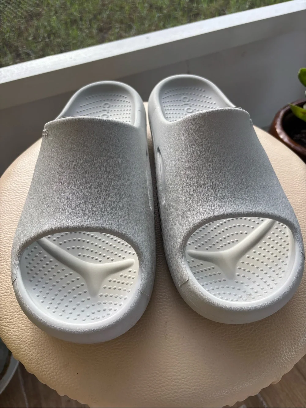 CROCS Men’s Classic Slide Sandals in White
